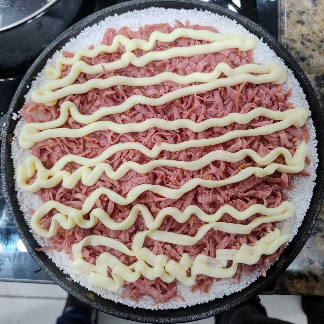 Calabresa ralada com requeijão.22cm