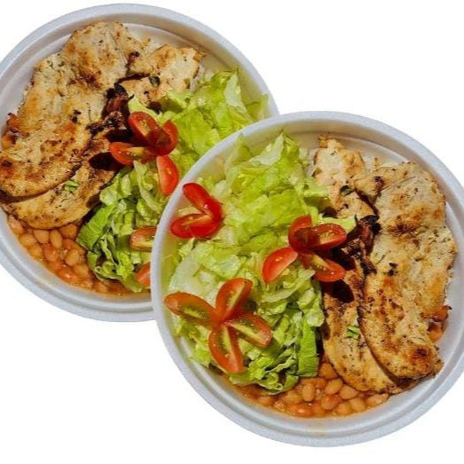 02 Marmitas com suculento filé de frango grelhado acompanhado de arroz branquinho e soltinho, feijão com caldo temperadinho e salada fresquinha (alface, tomate e azeitona) enviada separadamente. Obs.: Marmita tamanho P (500 ml), aprox. 400 gramas, servindo 01 pessoa cada. Na promoção o cliente levará 4 marmitas pelo preço de 2