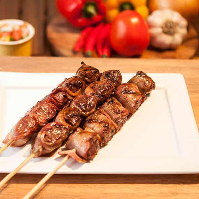 Espeto Medalhão De Carne (Aprox.200g)
Acompanha : Farofa , Vinagrete e Molho da casa