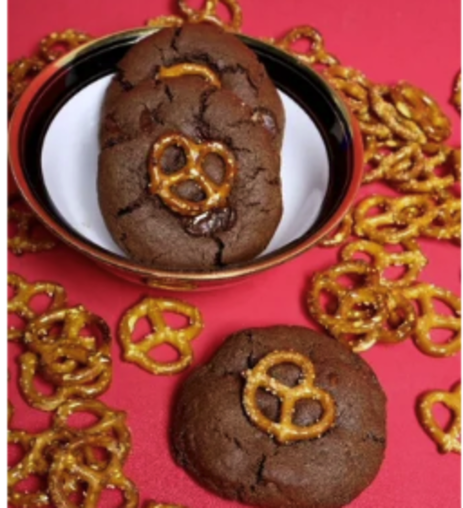 Galleta de chocolate con pretzel