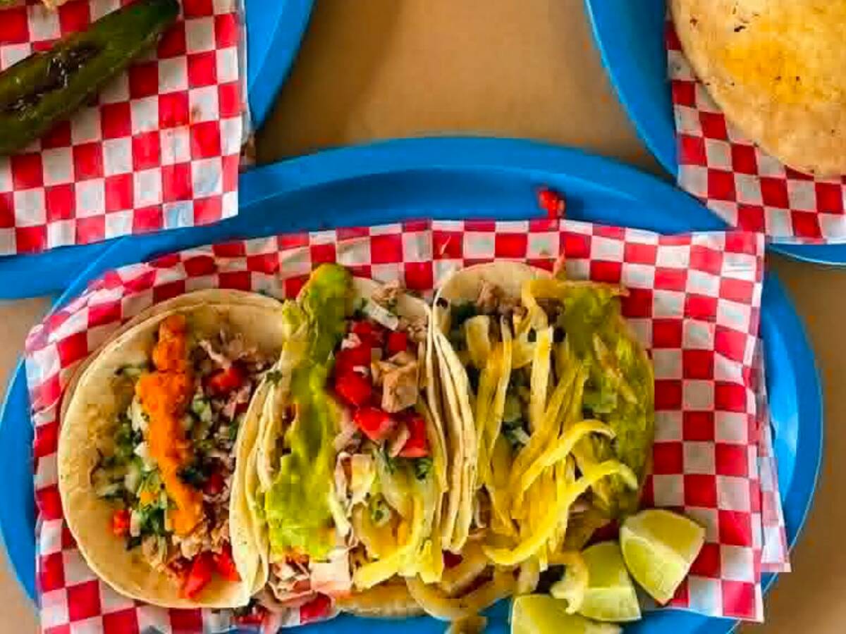 De Bajon Taqueria tacos con papas fritas
