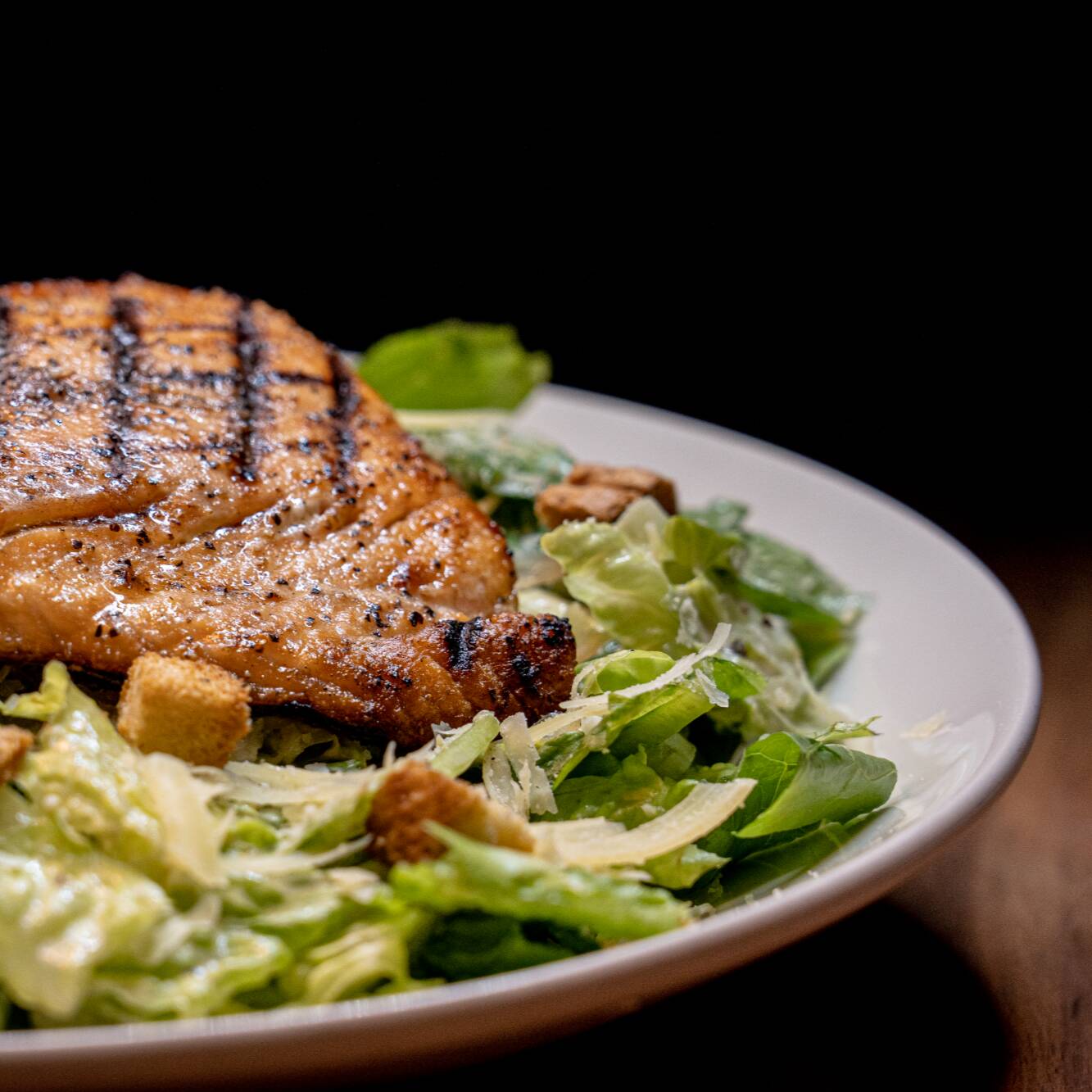 Ensalada César con Salmón Mediana