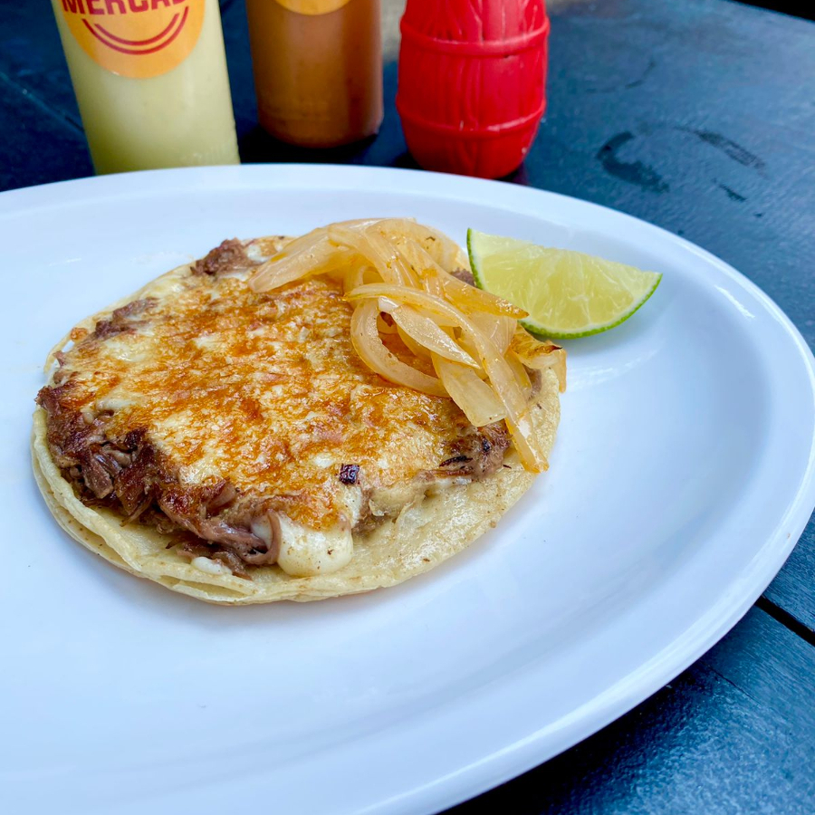Taco Planchado de Barbacoa con Queso