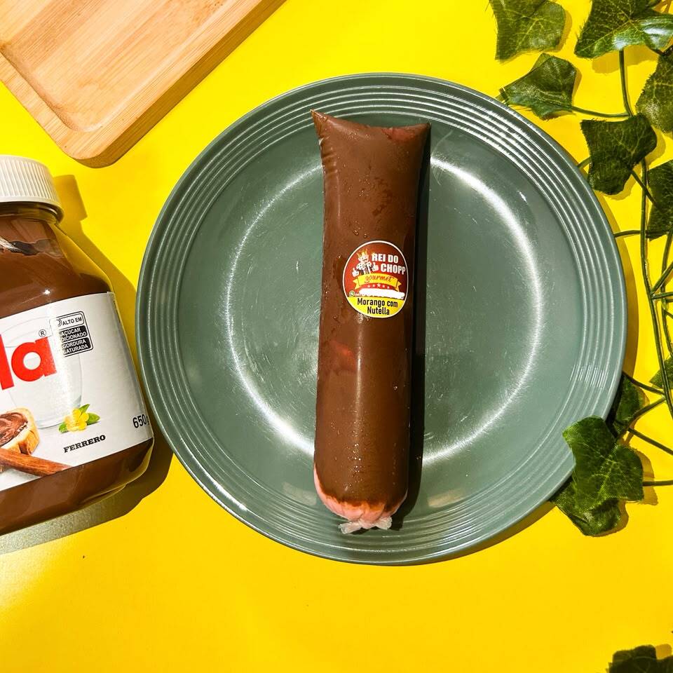 Uma base deliciosa de iogurte de morango, com uma super cobertura de Nutella.