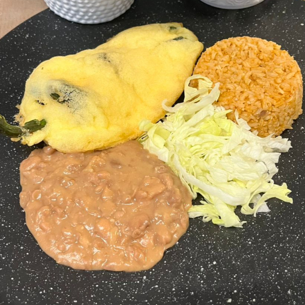 CHILE POBLANO RELLENO DE QUESO