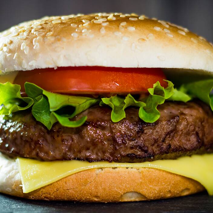 Hamburguesa con Papas a la Francesa + Refresco