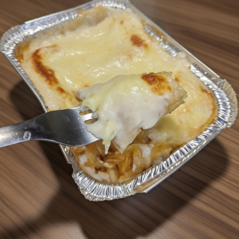 Suculenta, cremosa e gratinada na medida certa! 🤤 Feita com frango cremoso bem temperado, molho branco especial e muita mussarela derretida. Uma explosão de sabor em cada garfada!