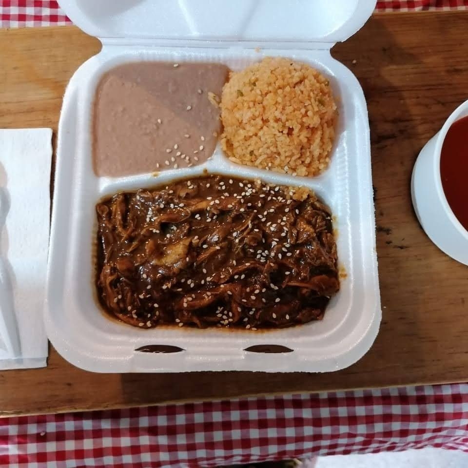 Delicioso Mole con Bebida y Gratis Quesadilla