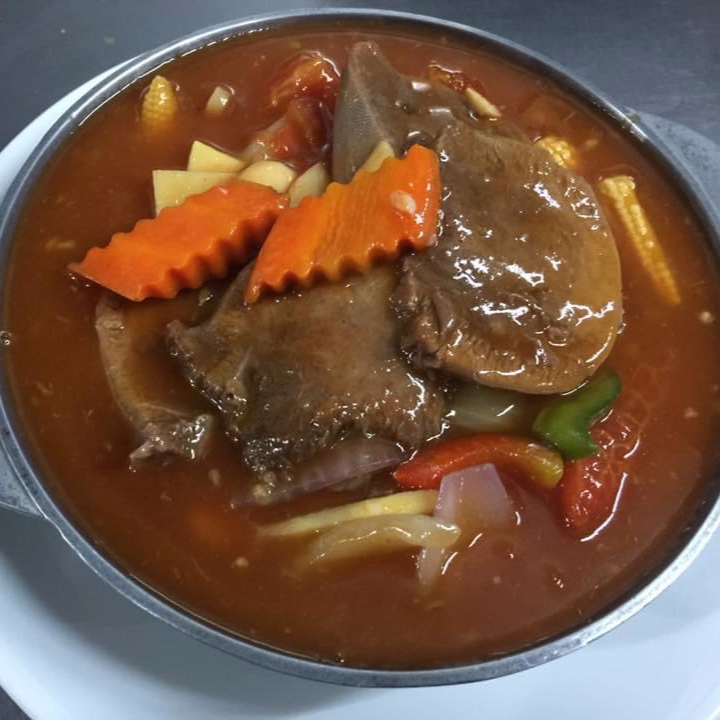 Lengua de Res en Salsa de Tomate
