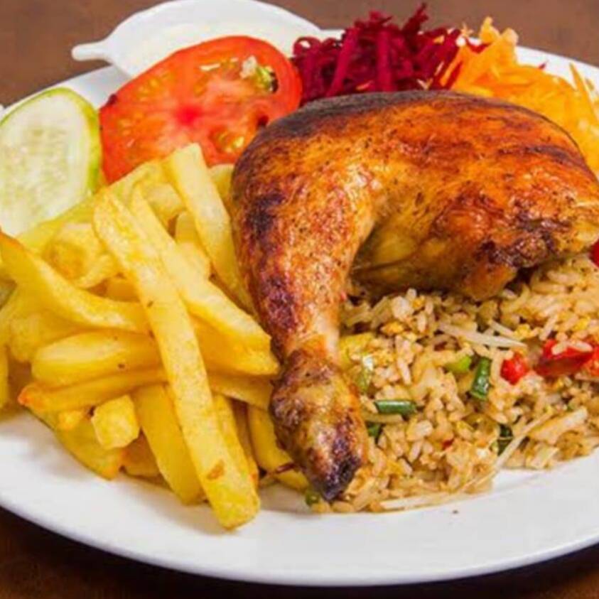 Mostrito Gallero 1/8 Pollo+ Chaufa +Papas+Ensalada