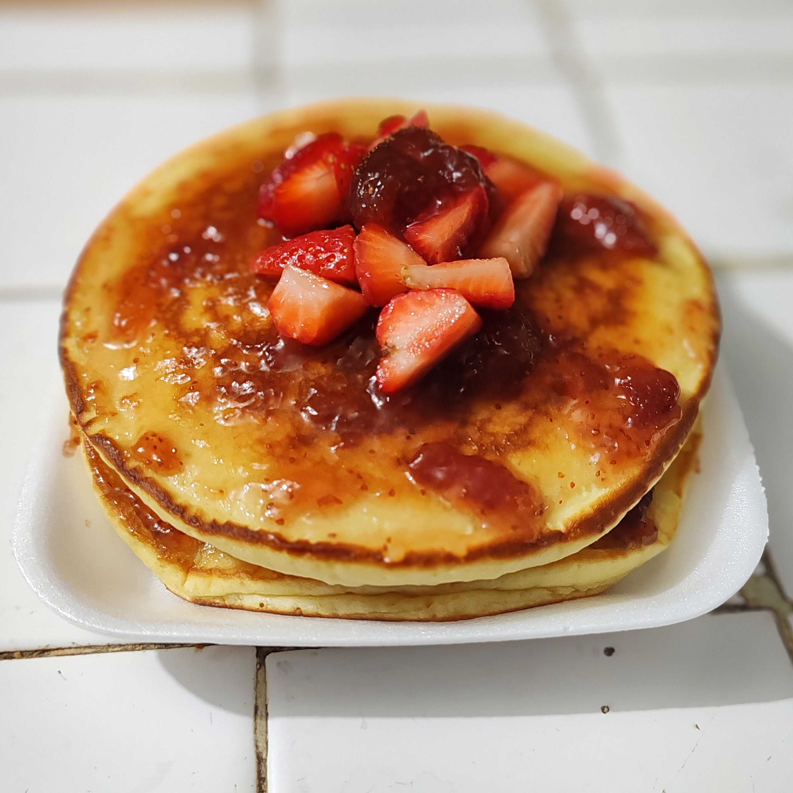 Hot Cakes con Mermelada de Fresa