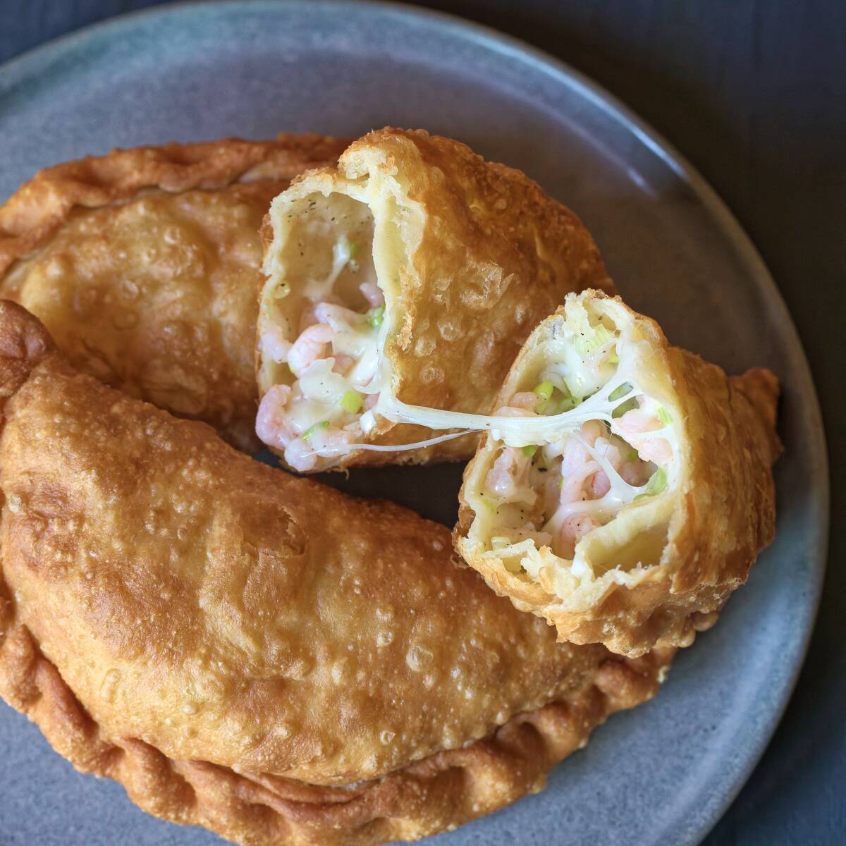 Empanada de Camarones con Queso