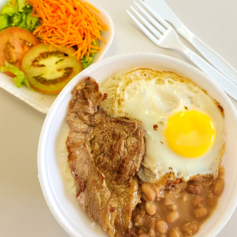 Contra Filé, arroz, feijão, ovo e salada ou Fritas. *(Escolha entre salada ou fritas)