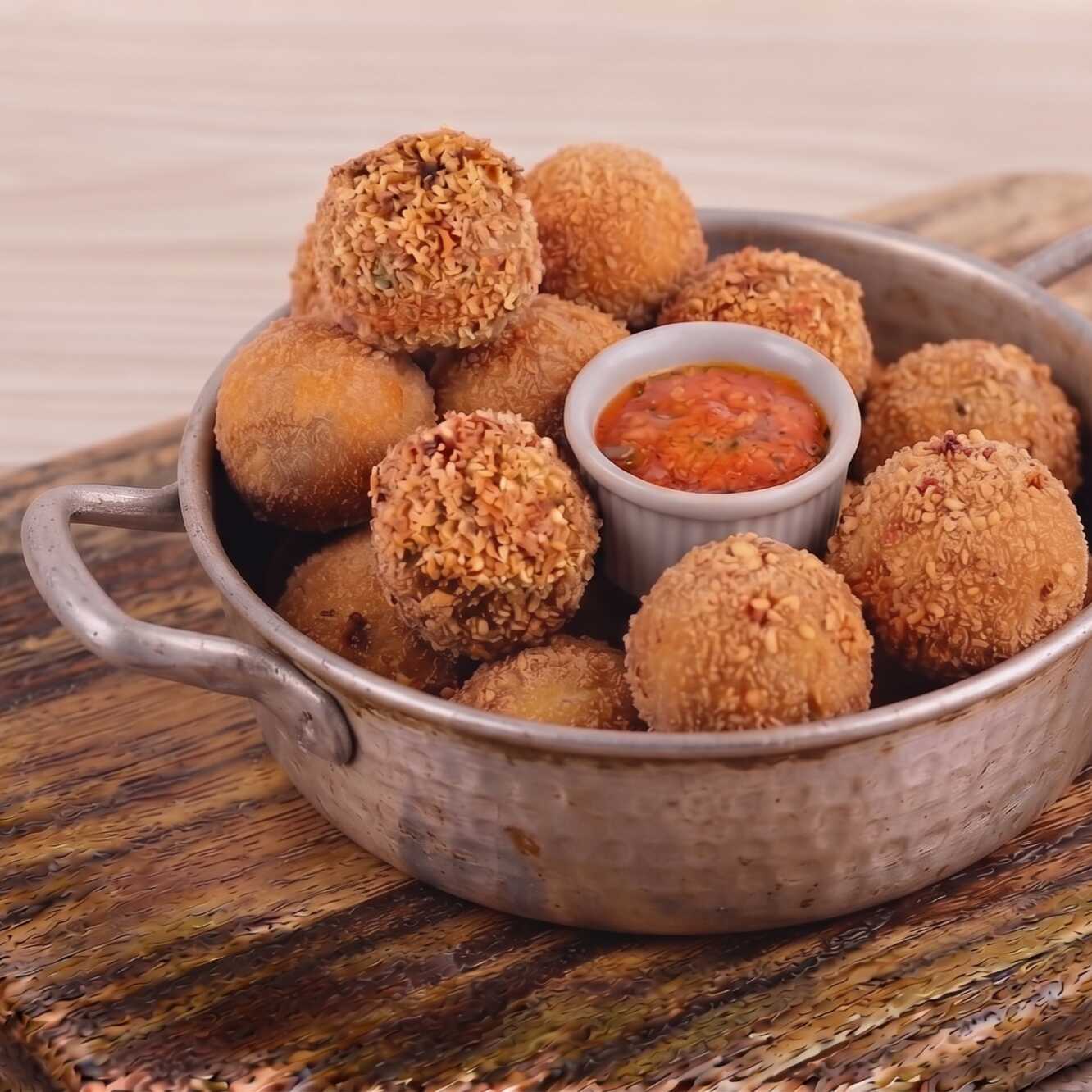 15 unidades de bolinho de carne artesanal (25g cada), tempero caseiro e fritos na hora