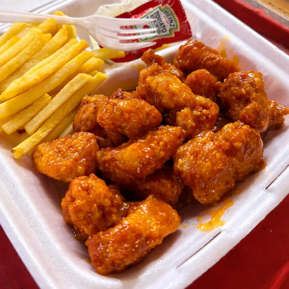 BONELESS 300gr. + PAPAS ADEREZO Y CATSUP