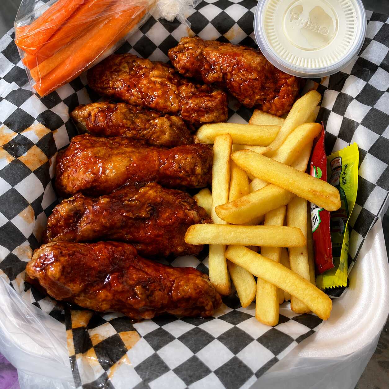Alitas 6pzas con Papas Francesas