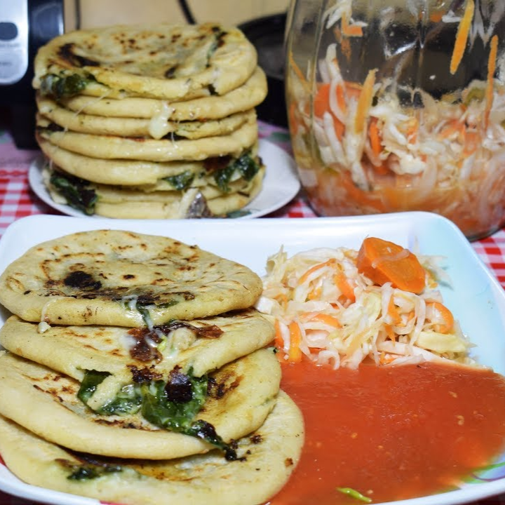 Pupusa Chipilín con Queso
