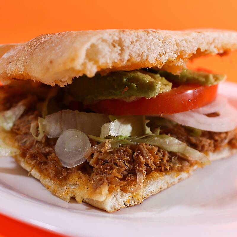 Combo Torta de Lomo Enchilado + Agua Fresca