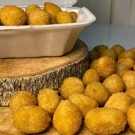 100 salgadinhos de festa de aprox. 15g - salgadinhos de festa super saborosos, considerado pelos clientes o melhor da região.