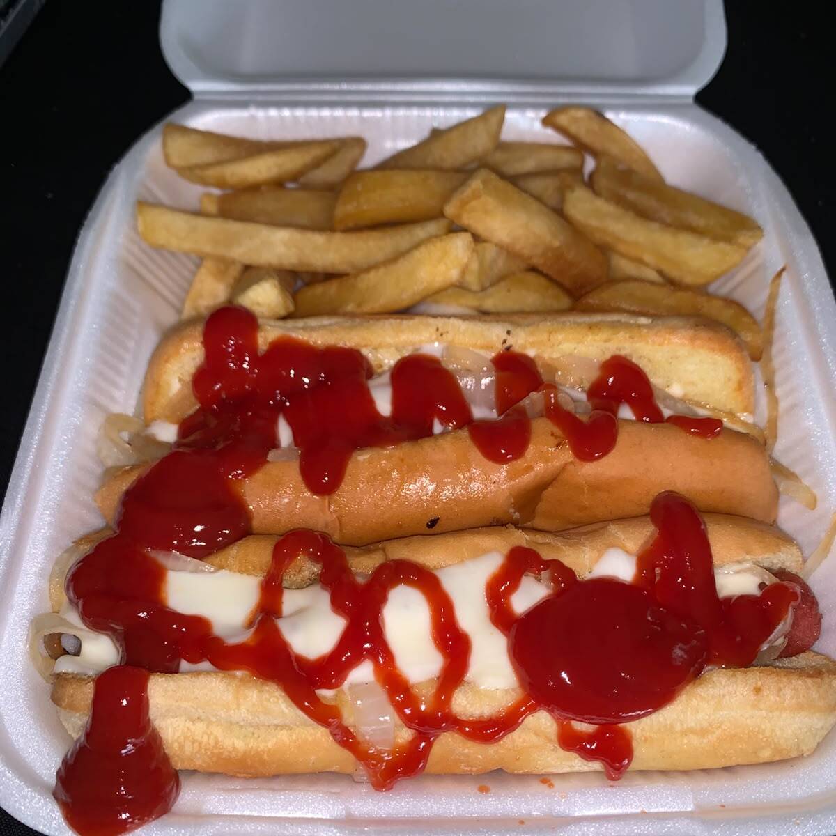 2 hotdog con papas ala francesa