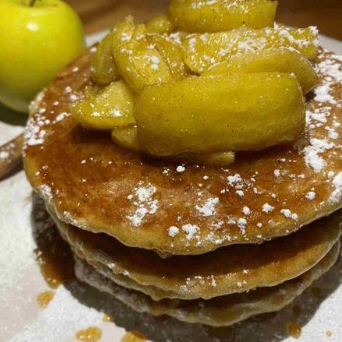Manzana Canela Hot Cakes