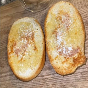 Bolillo Con Mantequilla y Azucar