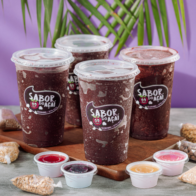 Quadro copões de 700ml cheios de açaí cremoso + 3 complementos e 1 calda em cada. Ideal pra quem ama mais recheio e não resiste a uma promoção que vale a pena!