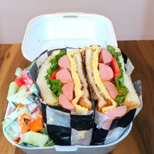 Sandwich de Huevo y Salchichi