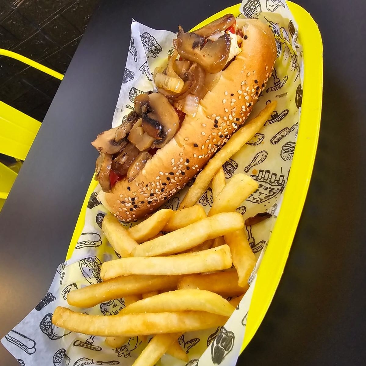 Hot Dog Clásico Canpirano con Papas