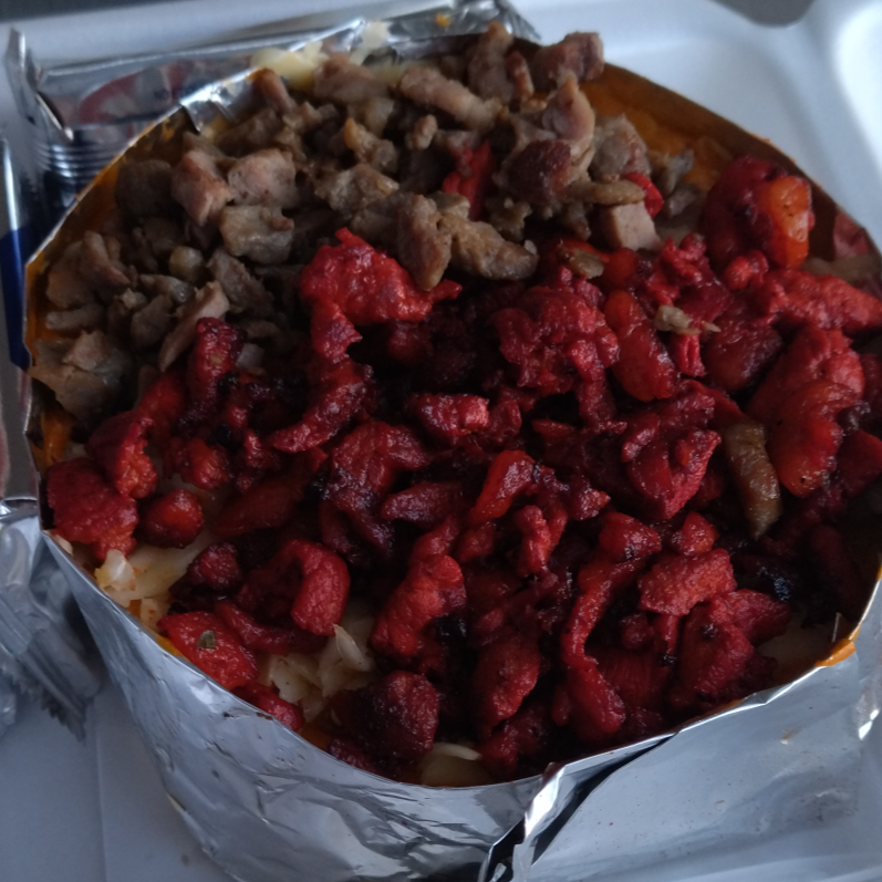 Papa Asada con Bistec Hecho al Carbón