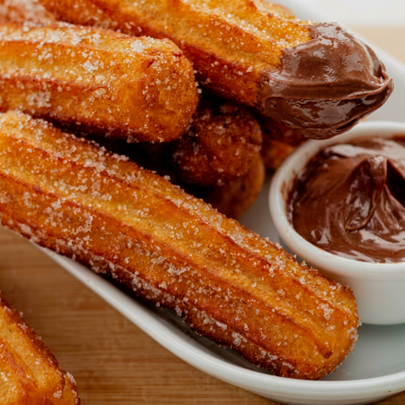 13 palitos de churros de 12 cm cada + uma bolha com recheio de (Nutella)