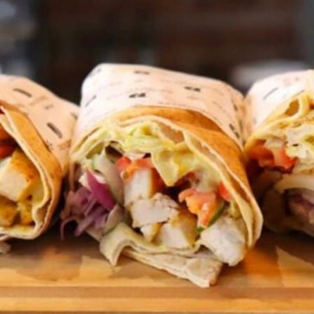 Escolha seu sanduíche árabe e os sabores de suas 4 esfihas.