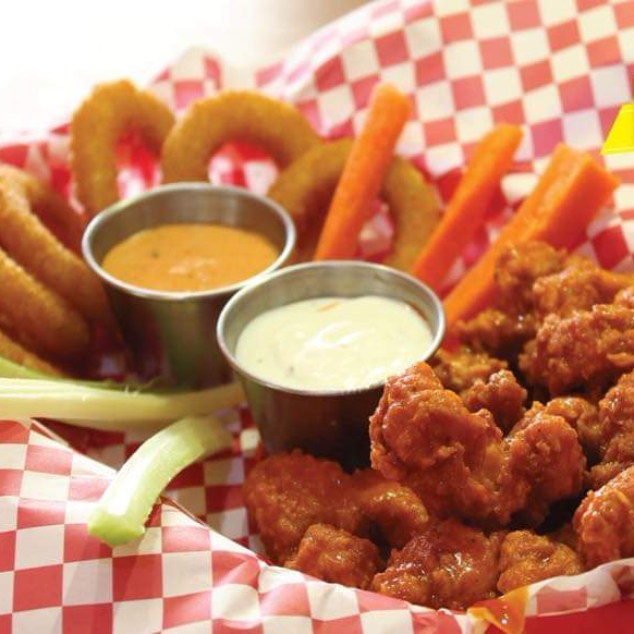 Boneless Regulares, Papas o Aros y Bebida
