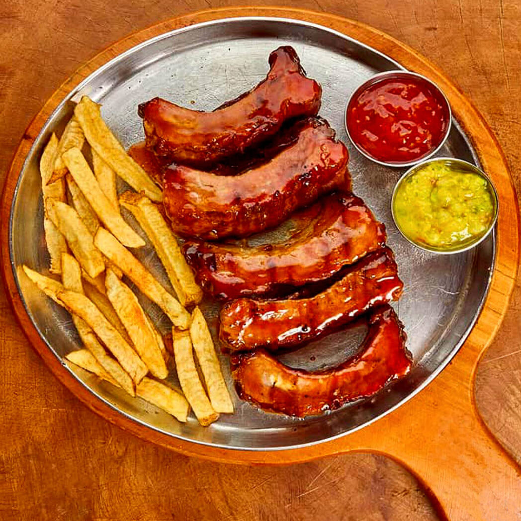 5 Costillas Ahumadas + Papas Francesa.