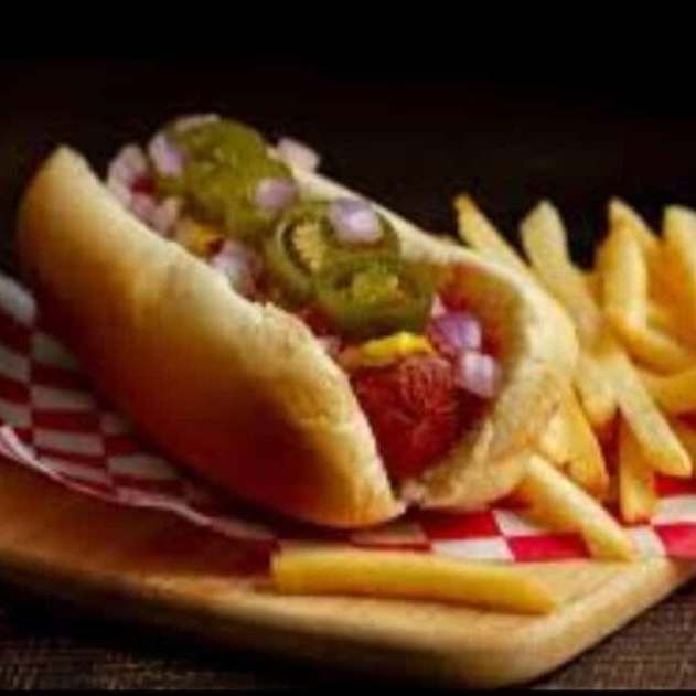 Hot Salchichón con Papas