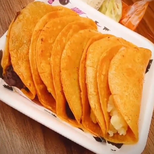4 TACOS Y 1 QUESADILLA PRENSADO