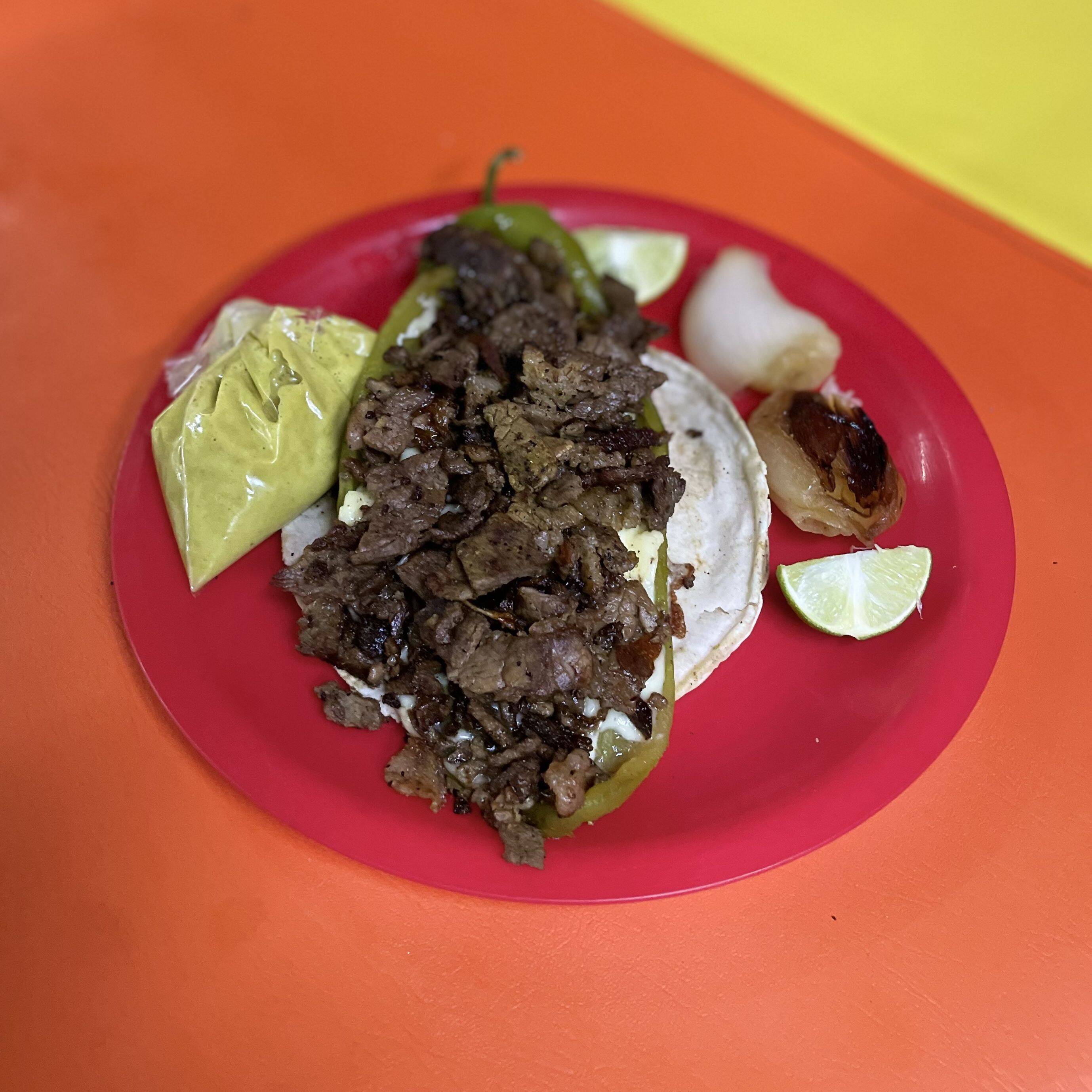 Chilaca especial con carne asada
