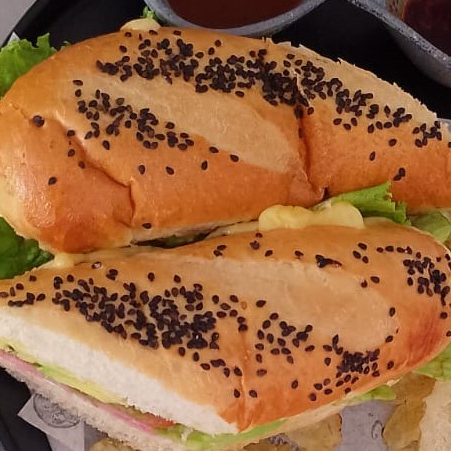 Baguette de jamón con queso