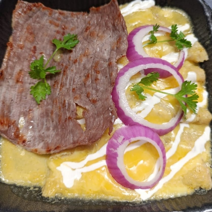 ENCHILADAS SUIZAS DE POLLO, CON CECINA