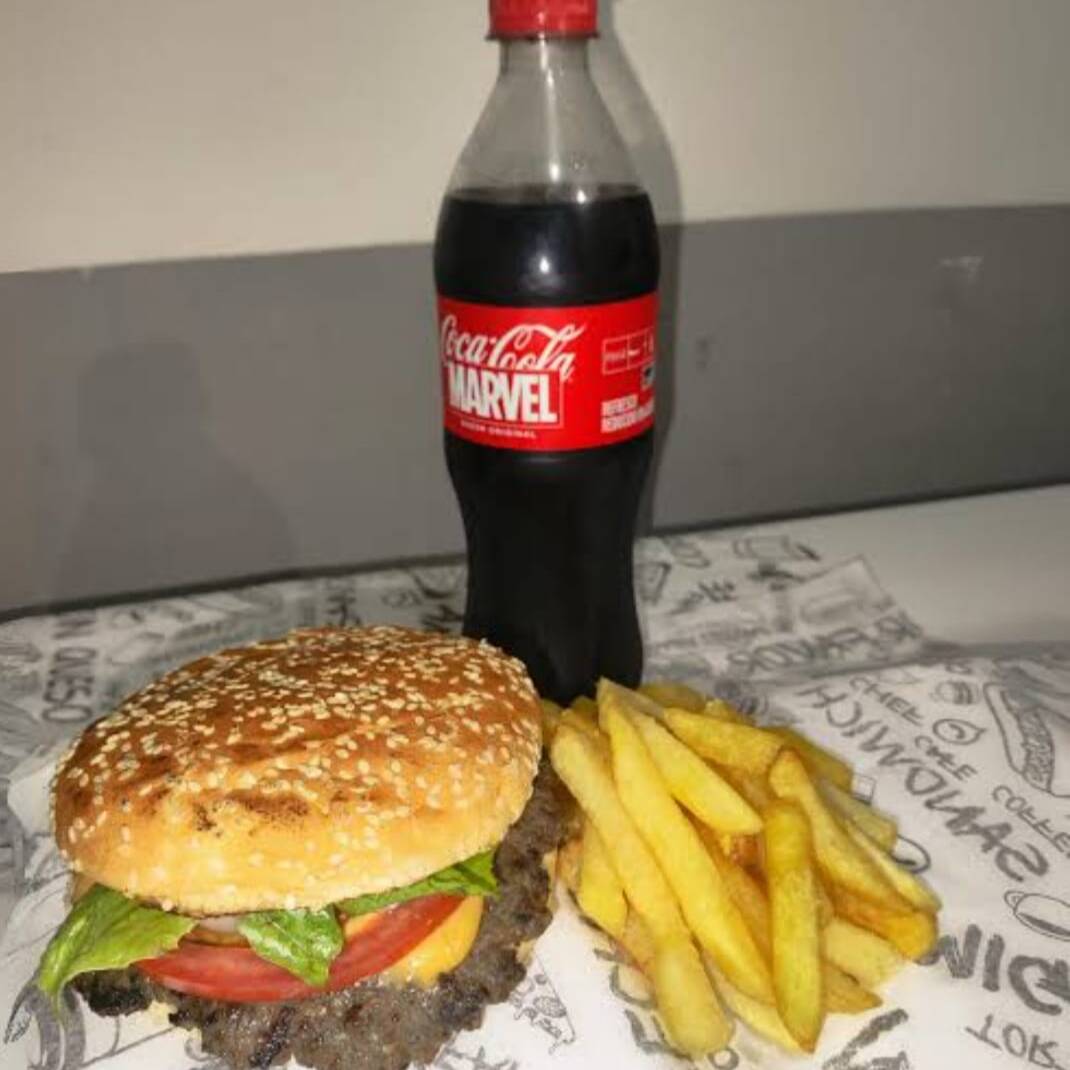 Hamburguesa Sencilla con Papas y Refresco