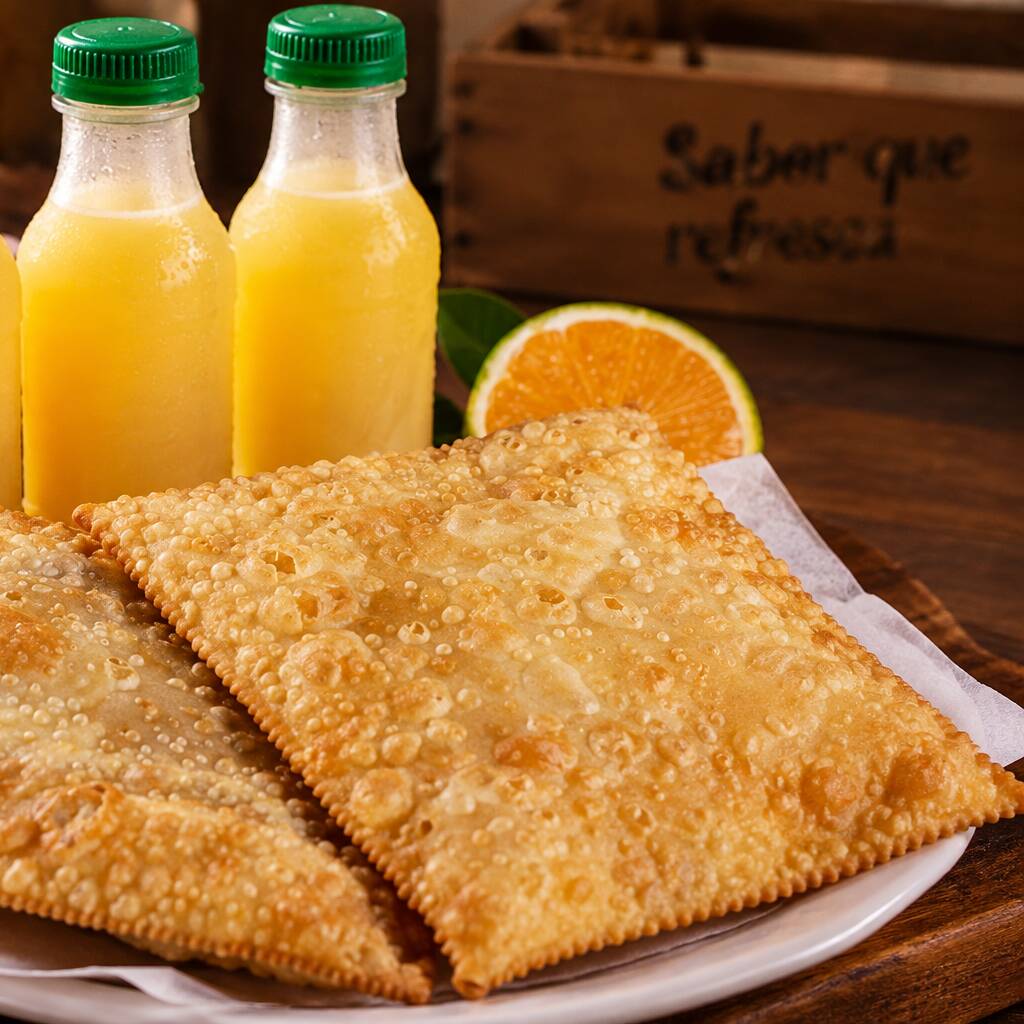 Combo perfeito para qualquer hora! Escolha 1 pastel tradicional, crocante e bem recheado, acompanhado de 1 suco de laranja de 300 ml. Uma combinação saborosa e refrescante!