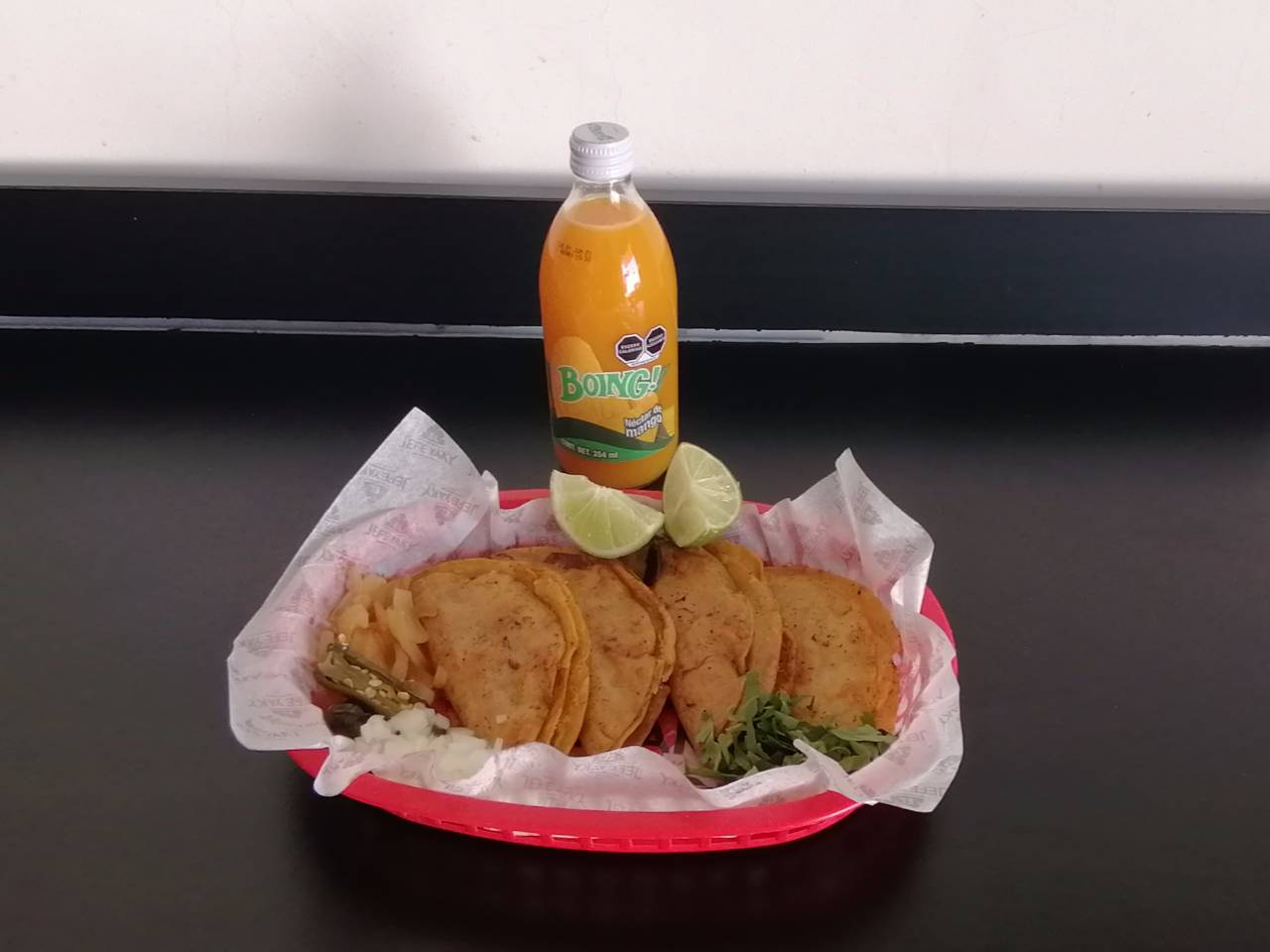4 Tacos de Barbacoa 1 Bebida
