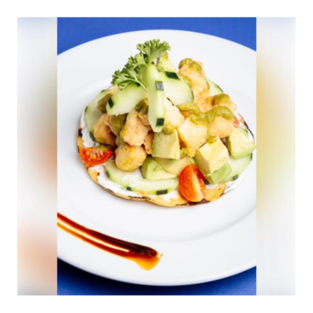 TOSTADA CHICHARRON DE SALMON