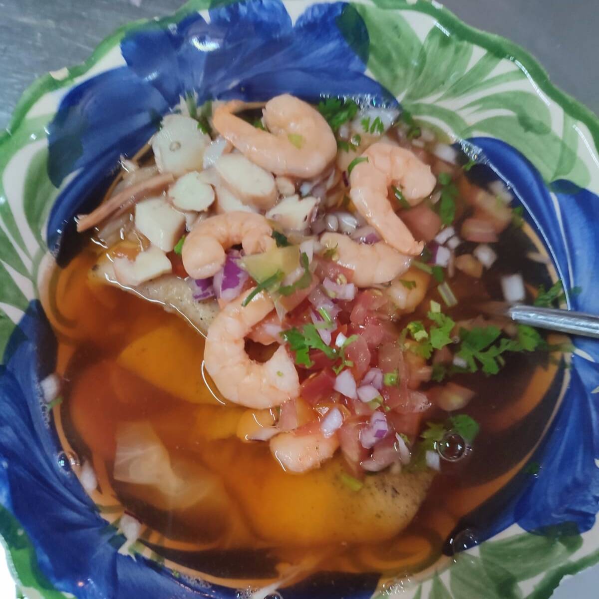Sopa Marinera de Pescado, Pulpo y Camarón Grande