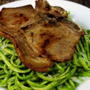 Tallarines Verdes con Chuleta