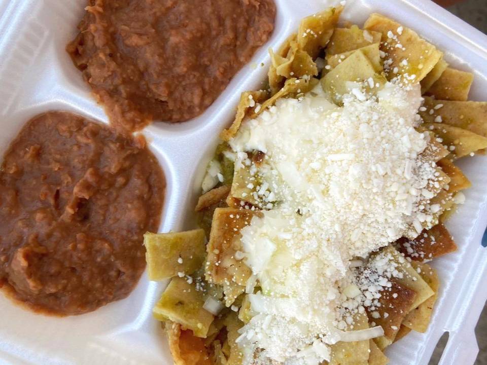Chilaquiles Verdes con Frijoles