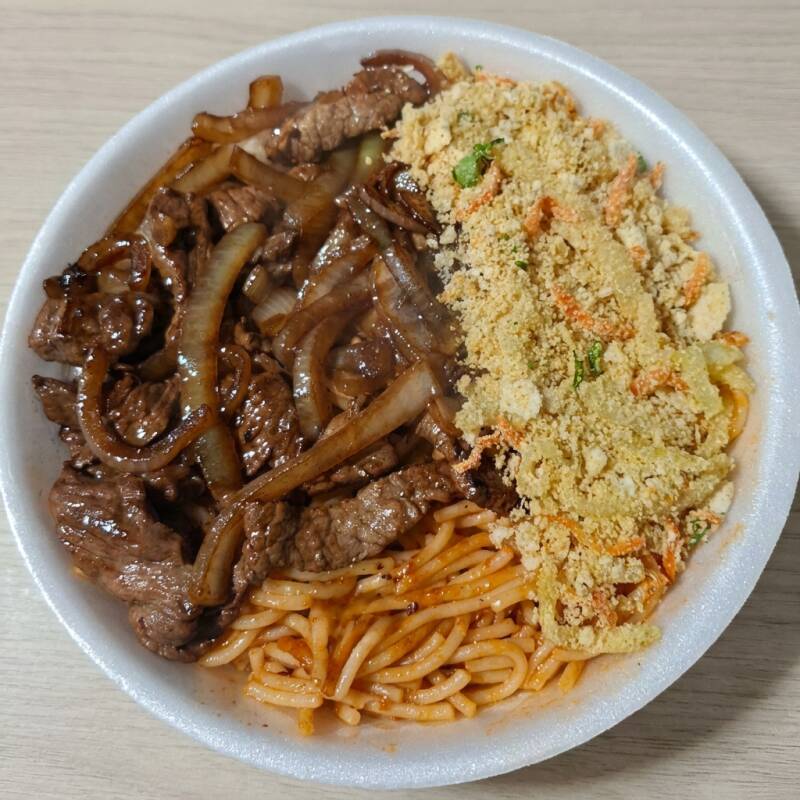 Iscas de Bife Acelolado grelhado e suculento. Acompanha arros soltinho, feijão preto macarrão ao molho sugo e uma farofa receitinha da casa. Uma explosão de sabor!" se desejar um adicional de salada do Dia para acompanhar.