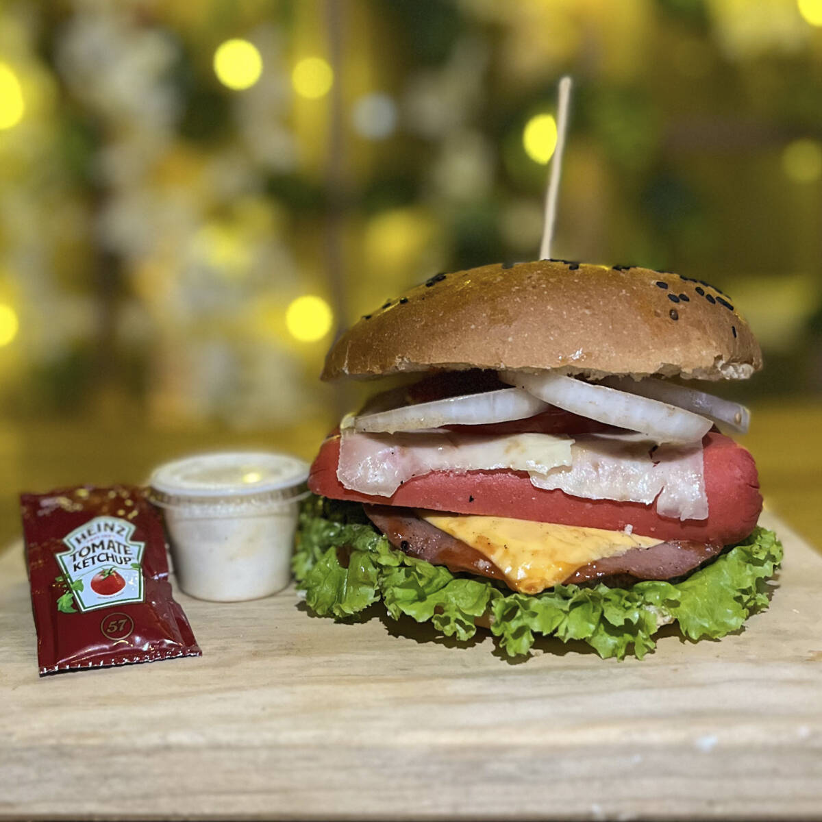 Hamburguesa Salchicha Asadera y Queso