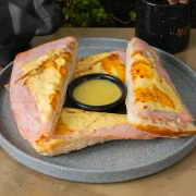 Molletes de jamón con pan de la casa