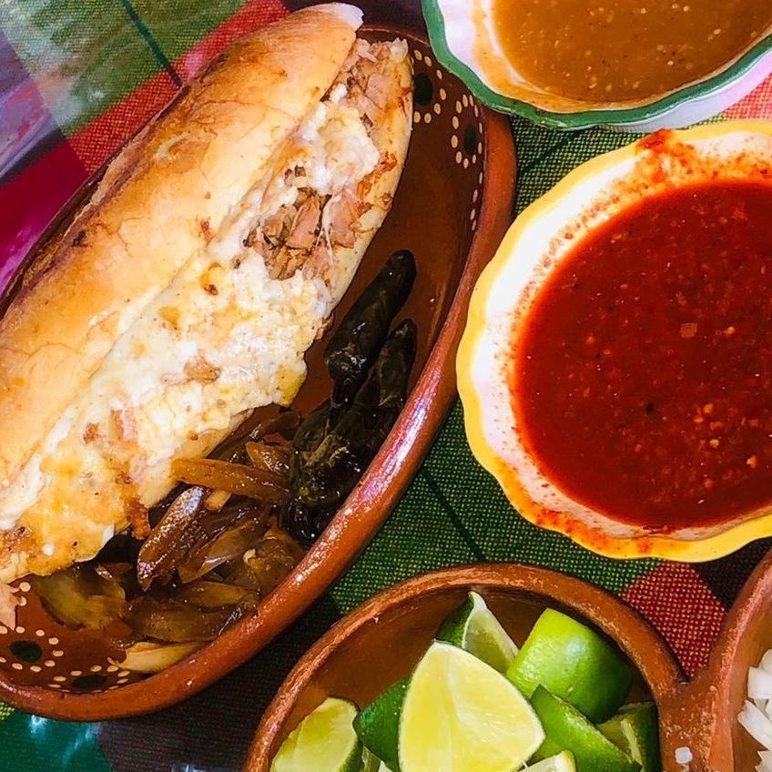 Lonche de Birria con Queso